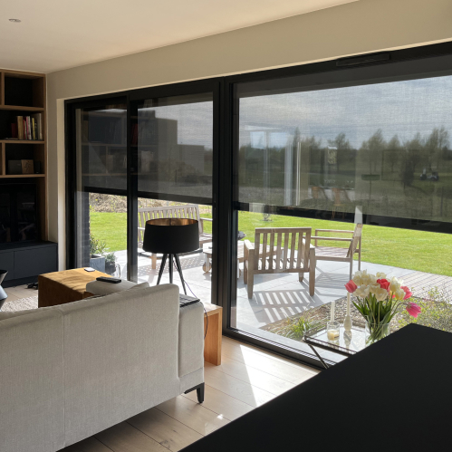 Store enrouleur extérieur screen motorisé coffre gris anthracite