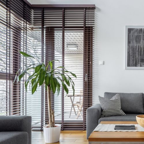 Store vénitien en bois lames 50mm avec galon